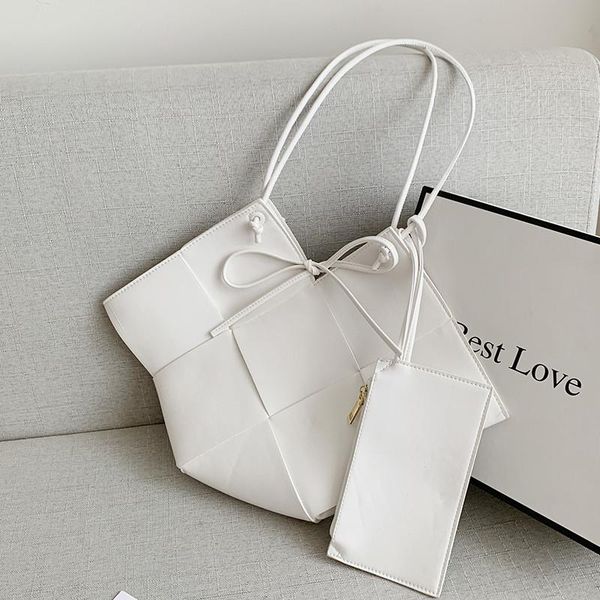 evening bags trendy brand design leather soft large capacity shoulder for women 2021 2 in 1 lady handbag woven bag
evening bags trendy brand design leather soft large capacity shoulder for women 2021 2 in 1 lady handbag woven bag