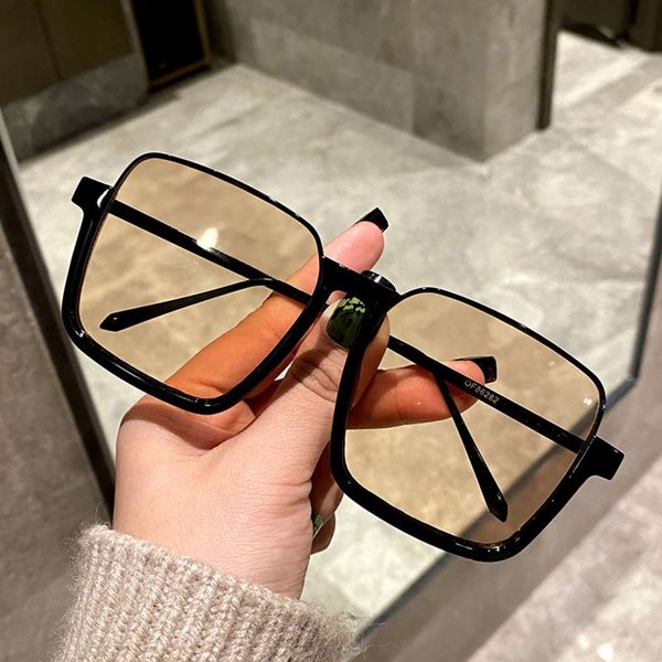 2021 luxury designer sunglasses 2021 fashion women's net red personalized tan large square eyes street p, White;black
2021 luxury designer sunglasses 2021 fashion women's net red personalized tan large square eyes street p, White;black