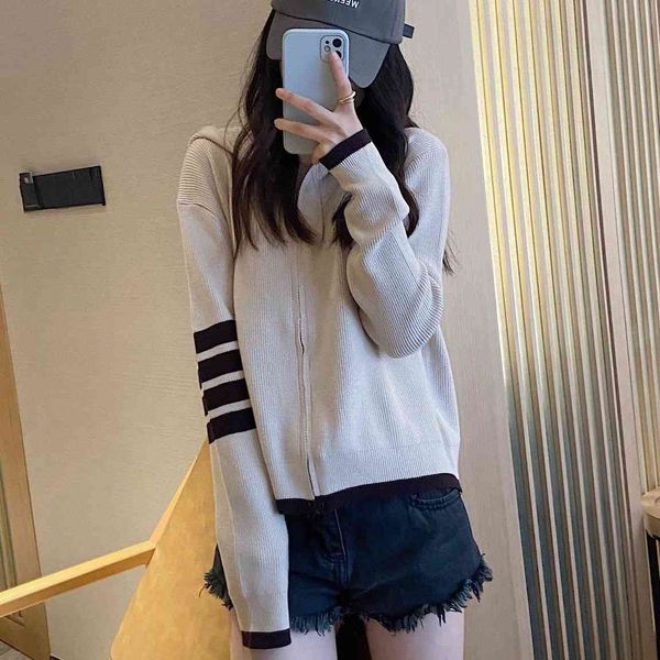 tb hooded knitted sweater women's fall 2021 new versatile loose and thin casual sports cardigan coat, White;black
tb hooded knitted sweater women's fall 2021 new versatile loose and thin casual sports cardigan coat, White;black