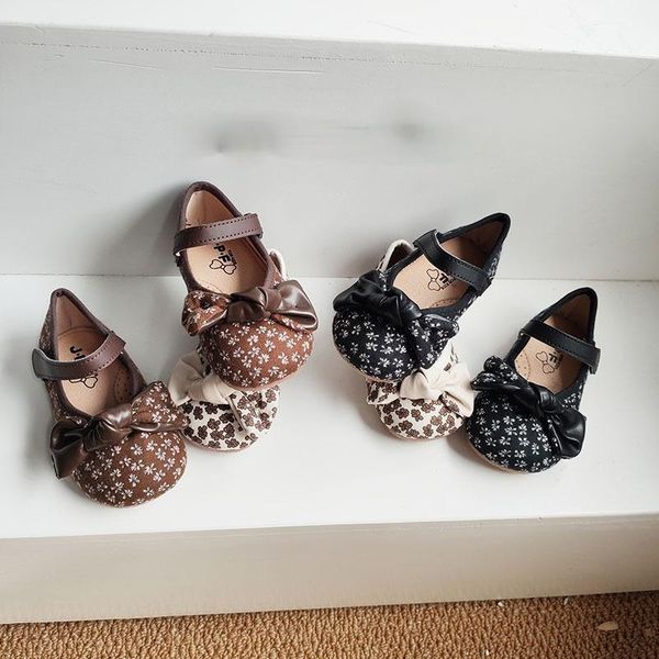 flat shoes children' fall 2021 korean girls flower leather pu kid princess small floral bow single, Black;grey
flat shoes children' fall 2021 korean girls flower leather pu kid princess small floral bow single, Black;grey