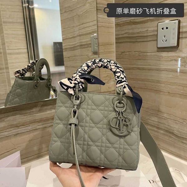 d di ce 2021 casual and fashionable hand-held slung one shoulder frosted princess bag zly
d di ce 2021 casual and fashionable hand-held slung one shoulder frosted princess bag zly