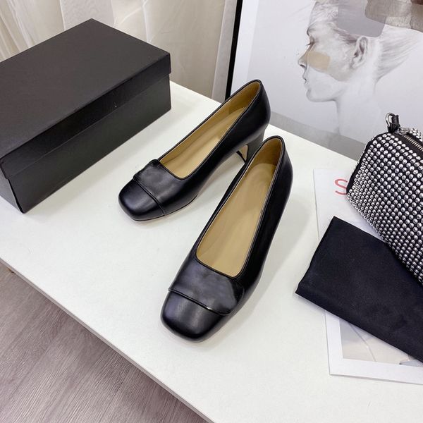 2021 sheepskin womens square shoes beautiful fashion leather sequined elegant decoration 5.0cm chunky heels, Black
2021 sheepskin womens square shoes beautiful fashion leather sequined elegant decoration 5.0cm chunky heels, Black