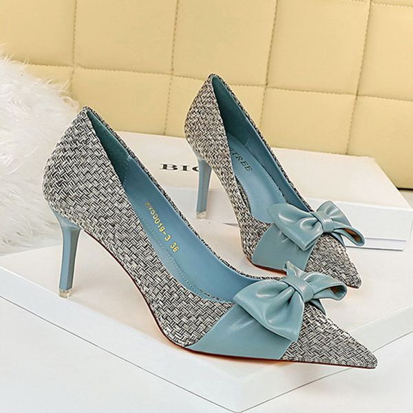 2021 spring summer high heels women party shoes pointed toe fashion ladies pumps brand woman thin heel 8cm a3182, Black
2021 spring summer high heels women party shoes pointed toe fashion ladies pumps brand woman thin heel 8cm a3182, Black