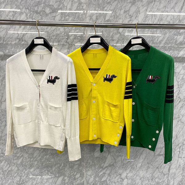 spring 2021 new tb four bar stripe chest dog embroidery wool v-neck knitted cardigan jacket women, White;black
spring 2021 new tb four bar stripe chest dog embroidery wool v-neck knitted cardigan jacket women, White;black