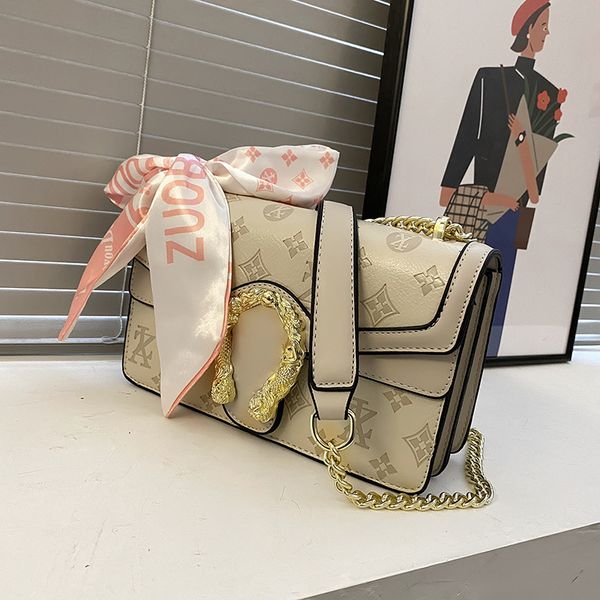 factory direct sale 75% off women's 2021 new letter printing single shoulder messenger chain silk scarf dionysian small square bags
factory direct sale 75% off women's 2021 new letter printing single shoulder messenger chain silk scarf dionysian small square bags
