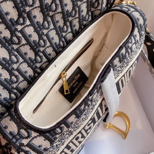 qingshe 2021 trend saddle embroidered buckle chain straddling fashion women's old flower retro shoulder bag
qingshe 2021 trend saddle embroidered buckle chain straddling fashion women's old flower retro shoulder bag