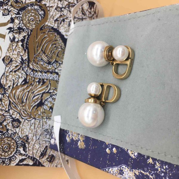factory wholesale d family earrings / dijia pearl cd2020 new simple wind female earrings anti allergy brass material hea/rtsch/rome
factory wholesale d family earrings / dijia pearl cd2020 new simple wind female earrings anti allergy brass material hea/rtsch/rome