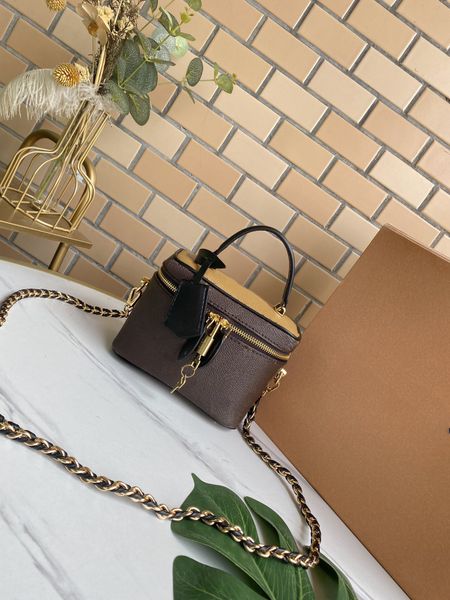 luxury designer women's canvas makeup bag men's black flowers premium fanny pack zipper envelope wallet leaf-shouldered messenger
luxury designer women's canvas makeup bag men's black flowers premium fanny pack zipper envelope wallet leaf-shouldered messenger