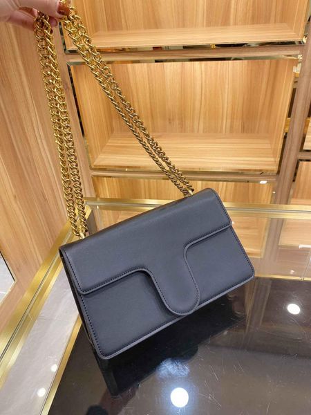 luxury fashion brand designer designed classic messenger bag leather handbag for ladies
luxury fashion brand designer designed classic messenger bag leather handbag for ladies