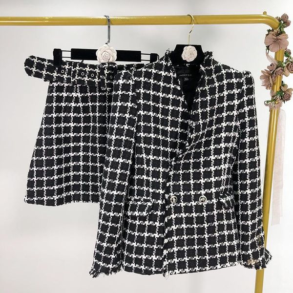 two piece dress skirt suit 2021 spring black and white color matching plaid tweed jacket + thin two-piece
two piece dress skirt suit 2021 spring black and white color matching plaid tweed jacket + thin two-piece