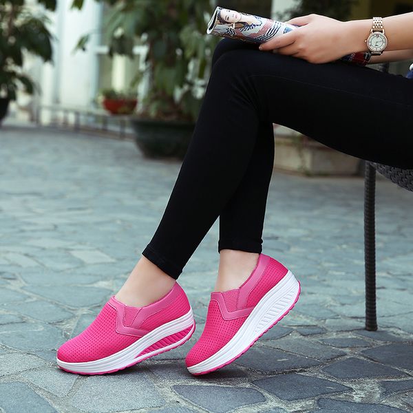 2021 off men women sports running shoes breathable mesh triple black navy blue pink outdoor increase runners sneakers size 35-42 wy34-1608
2021 off men women sports running shoes breathable mesh triple black navy blue pink outdoor increase runners sneakers size 35-42 wy34-1608