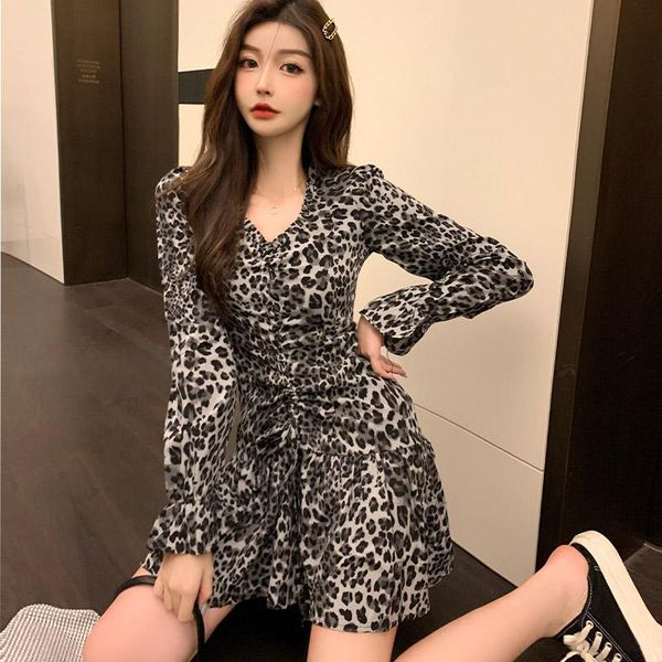 casual dresses 2021 autumn women's leopard dress long flare sleeve v-neck drawstring pleated ruffles vintage lady mini woman, Black;gray
casual dresses 2021 autumn women's leopard dress long flare sleeve v-neck drawstring pleated ruffles vintage lady mini woman, Black;gray