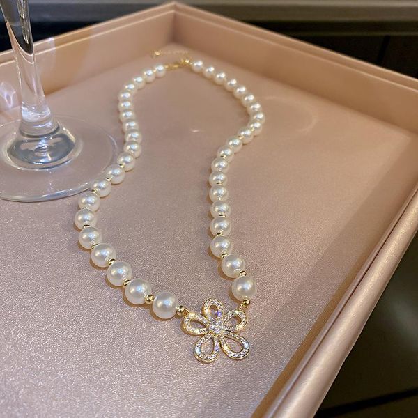pendant necklaces pearl necklace for women with zircon flower hollow out female clavicle chain delicate jewelry, Silver
pendant necklaces pearl necklace for women with zircon flower hollow out female clavicle chain delicate jewelry, Silver