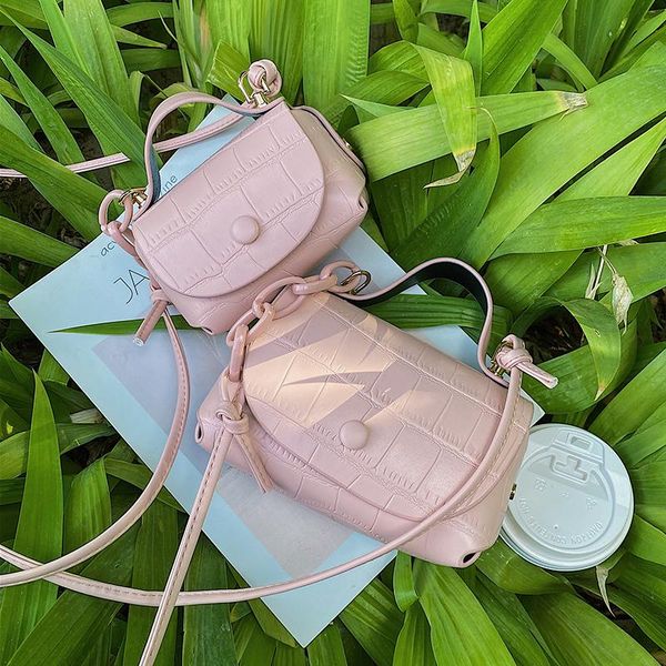 shoulder bags niche design premium bag 2021 fashion women's wild one-shoulder messenger square handbag
shoulder bags niche design premium bag 2021 fashion women's wild one-shoulder messenger square handbag