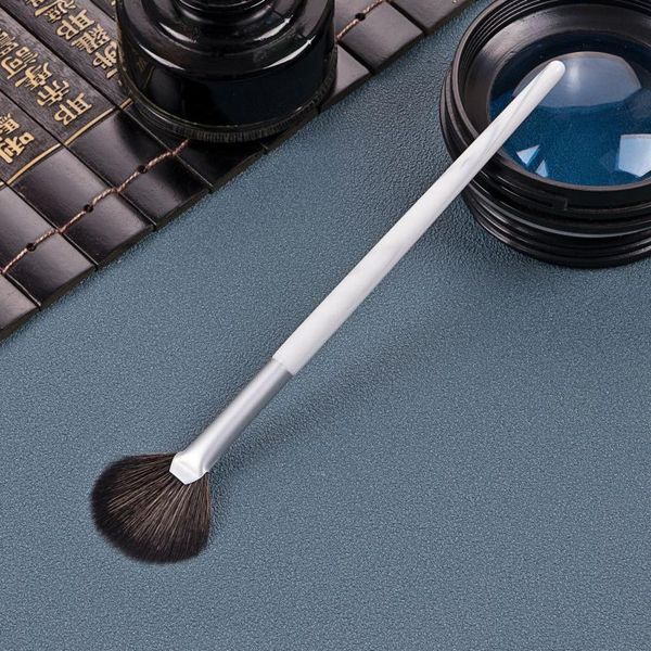makeup brushes single&kit fan contour highlighter brush eyebrow eyeshadow pen-fan shape cosmetics
makeup brushes single&kit fan contour highlighter brush eyebrow eyeshadow pen-fan shape cosmetics