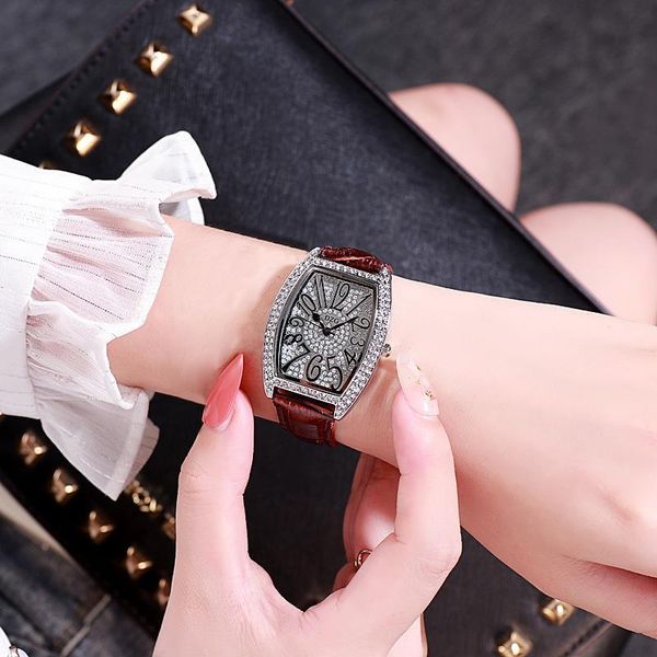 fashion women watch pu leather band watches luxury quartz wristwatch 2021 ladies casual clock wristwatches, Slivery;brown
fashion women watch pu leather band watches luxury quartz wristwatch 2021 ladies casual clock wristwatches, Slivery;brown