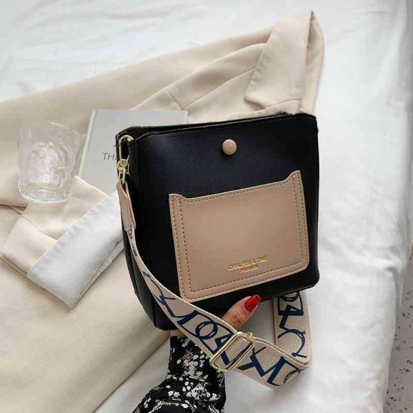2022 latest handbag factory store on trendy korean women's trend letter wide shoulder strap messenger simple color contrast texture sin, Black;red
2022 latest handbag factory store on trendy korean women's trend letter wide shoulder strap messenger simple color contrast texture sin, Black;red