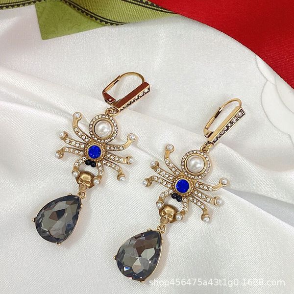 maijia 2021 new spider skull full diamond long earrings feminine punk style geometric rhine-stone earrings, Golden 
maijia 2021 new spider skull full diamond long earrings feminine punk style geometric rhine-stone earrings, Golden