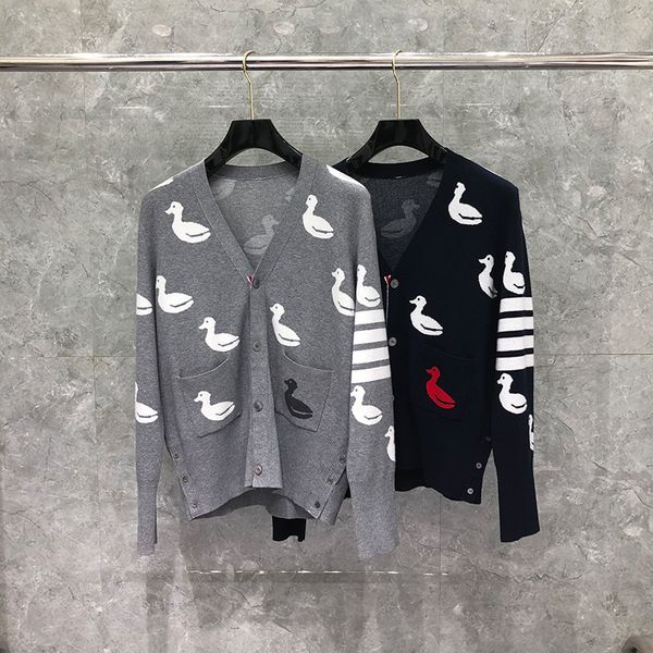 sweater dongguan daizhiying tb knitted cardigan 4-button male and female couple duck jacquard, White;black
sweater dongguan daizhiying tb knitted cardigan 4-button male and female couple duck jacquard, White;black
