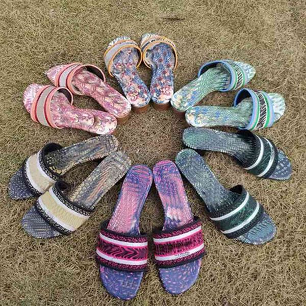 luxury brand embroidered letters outdoor printed slippers casual european and summer high-heeled sandals women, Black
luxury brand embroidered letters outdoor printed slippers casual european and summer high-heeled sandals women, Black
