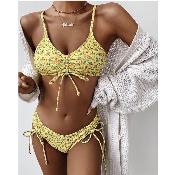 women's swimwear yellow flower print two piece swimsuit for women straps push-up bikini set beachwear, White;black
women's swimwear yellow flower print two piece swimsuit for women straps push-up bikini set beachwear, White;black