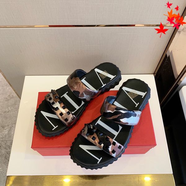 luxurys men slippers designer rubber slides sandal mens designers flat fashion shoes beach flip flops flower with box size 39-45 -g431, Black
luxurys men slippers designer rubber slides sandal mens designers flat fashion shoes beach flip flops flower with box size 39-45 -g431, Black