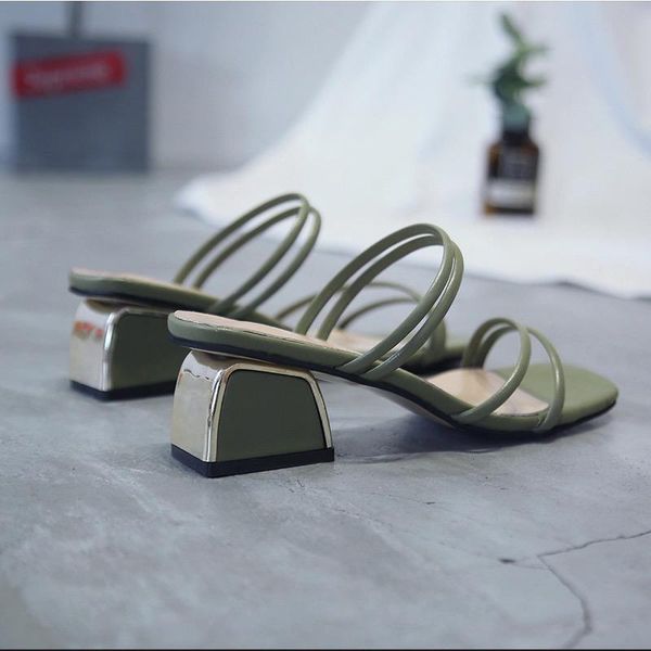 sandals 2021 female summer slippers ladies high heels square open toe slides party shoes women for, Black
sandals 2021 female summer slippers ladies high heels square open toe slides party shoes women for, Black