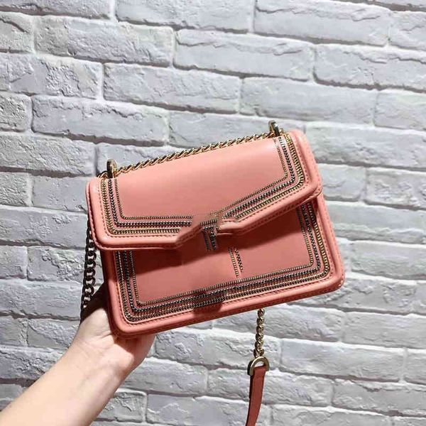 designer bagsladies messenger shoulder flip 2021 new inlaid iron chain small square bag fashion trend cover typeluxury bag 
designer bagsladies messenger shoulder flip 2021 new inlaid iron chain small square bag fashion trend cover typeluxury bag