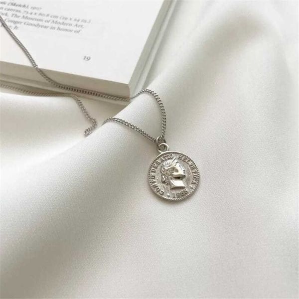 designer necklace creative personality queen avatar 925 sterling silver jewelry dollor coin round beautiful pendant s n004
designer necklace creative personality queen avatar 925 sterling silver jewelry dollor coin round beautiful pendant s n004