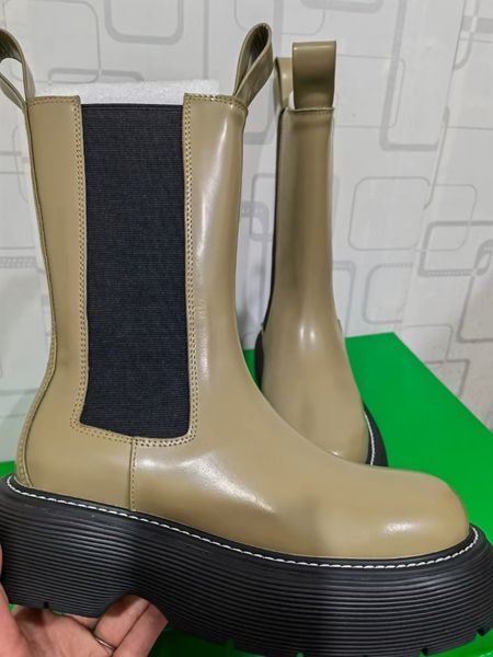 2021 latest designer women's boots leather non slip rubber sole luxury comfort exquisite technology size for 35-42, Black
2021 latest designer women's boots leather non slip rubber sole luxury comfort exquisite technology size for 35-42, Black