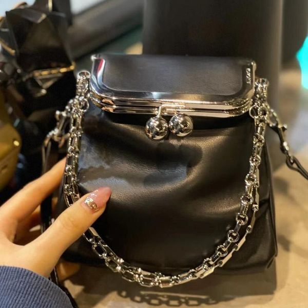 evening bags retro genuine leather clip women crossbody bag small chains kisslock shoulder for 2021 designer coin purse female ins
evening bags retro genuine leather clip women crossbody bag small chains kisslock shoulder for 2021 designer coin purse female ins