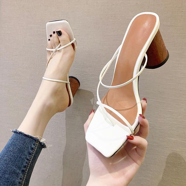 sandals 2021 women's classic high heel square toe outdoor slippers chunky shoes black and white 35-39
sandals 2021 women's classic high heel square toe outdoor slippers chunky shoes black and white 35-39