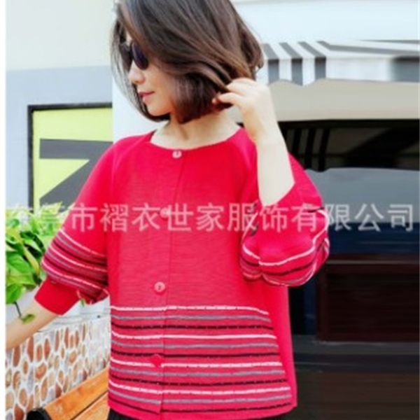 dresses three quarter and waste their fashion fold contrast color stripe single-breasted coat, White 
dresses three quarter and waste their fashion fold contrast color stripe single-breasted coat, White