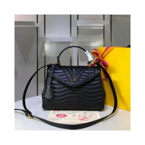 handbag wave handle tote bag crossbody bags genuine leather fashion metal letter detchable adjustable shoulder strap stitching flap 
handbag wave handle tote bag crossbody bags genuine leather fashion metal letter detchable adjustable shoulder strap stitching flap