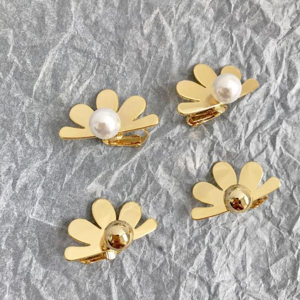 stud the 2021 model is still detachable metal flower pearl earrings for women, Golden;silver
stud the 2021 model is still detachable metal flower pearl earrings for women, Golden;silver