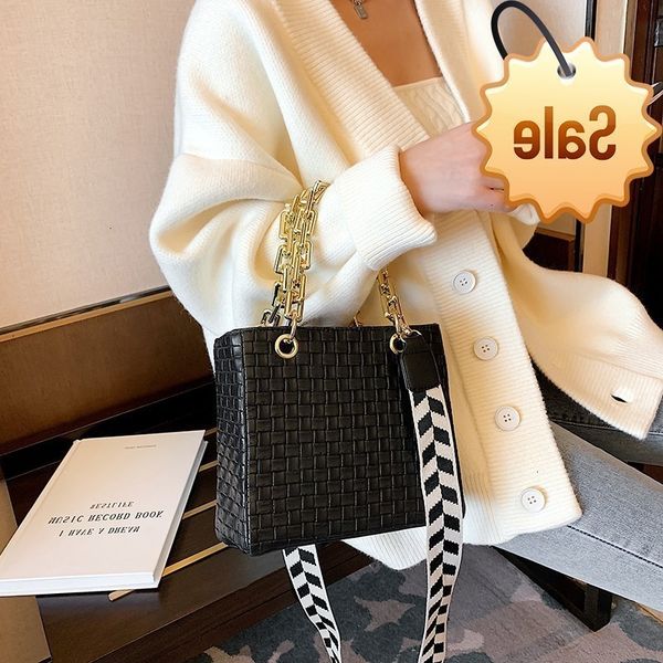 women's bag 2021 new fashion woven face diana foreign style wide shoulder belt single chain hand
women's bag 2021 new fashion woven face diana foreign style wide shoulder belt single chain hand