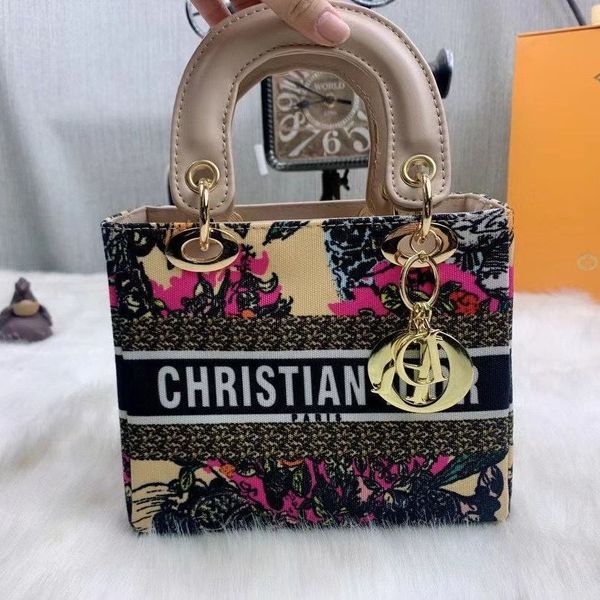 bag 2021 spring and summer new single shoulder bag cross carry fashion versatile advanced sense of foreign style princess designers
bag 2021 spring and summer new single shoulder bag cross carry fashion versatile advanced sense of foreign style princess designers