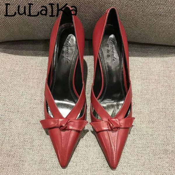 dress shoes 2021 spring and autumn women's fashion sweet bow leather with shallow mouth hollow luxury party high heels 8-10cm, Black
dress shoes 2021 spring and autumn women's fashion sweet bow leather with shallow mouth hollow luxury party high heels 8-10cm, Black
