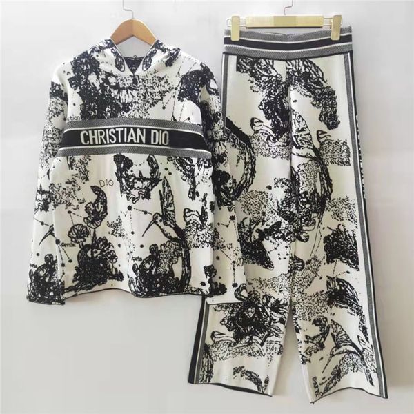 2021d autumn and winter landscape painting hooded sweater + trousers slim fit suit for women, White;black
2021d autumn and winter landscape painting hooded sweater + trousers slim fit suit for women, White;black