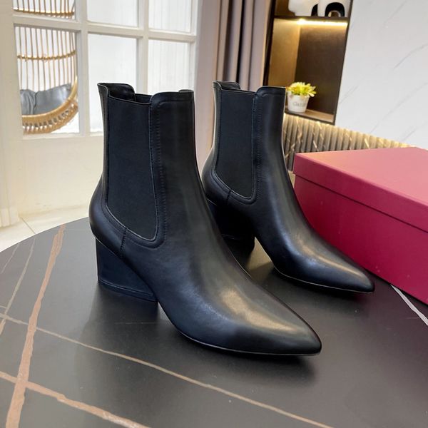 2021 ss women shoes designer high-heeled comfortable leather casual brand classic luxury short boots, Red;white
2021 ss women shoes designer high-heeled comfortable leather casual brand classic luxury short boots, Red;white