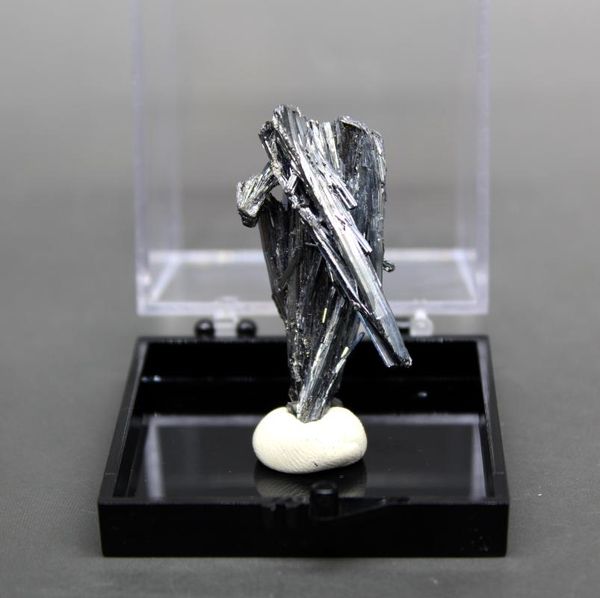 100% natural rare stibnite mineral specimen stones and crystals healing quartz gemstones box size 5.2cm decorative objects & figurines
100% natural rare stibnite mineral specimen stones and crystals healing quartz gemstones box size 5.2cm decorative objects & figurines
