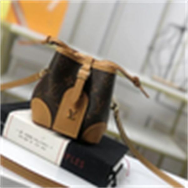 bucket shoulder m57099 new catwalk mini brand female handbags iconic handles designer bags totes cross body bag clutches luxury evening
bucket shoulder m57099 new catwalk mini brand female handbags iconic handles designer bags totes cross body bag clutches luxury evening