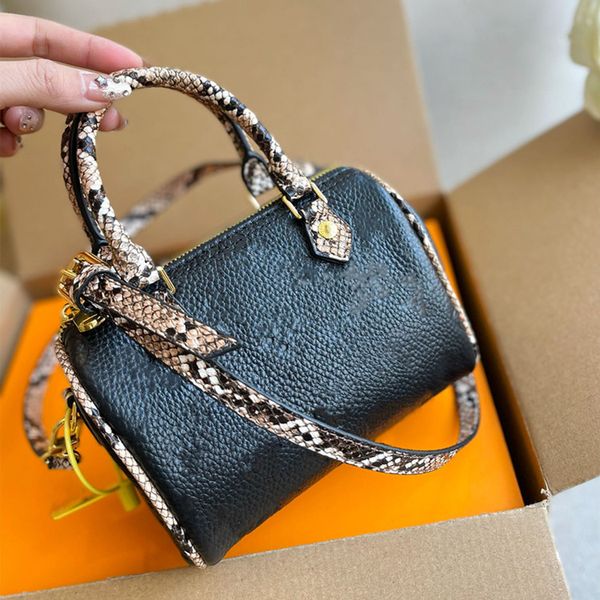 2022 mini fashion style pillow handbags women shoulder bags crossbody travel bag classic flowers lady handbag totes speedy 16cm
2022 mini fashion style pillow handbags women shoulder bags crossbody travel bag classic flowers lady handbag totes speedy 16cm