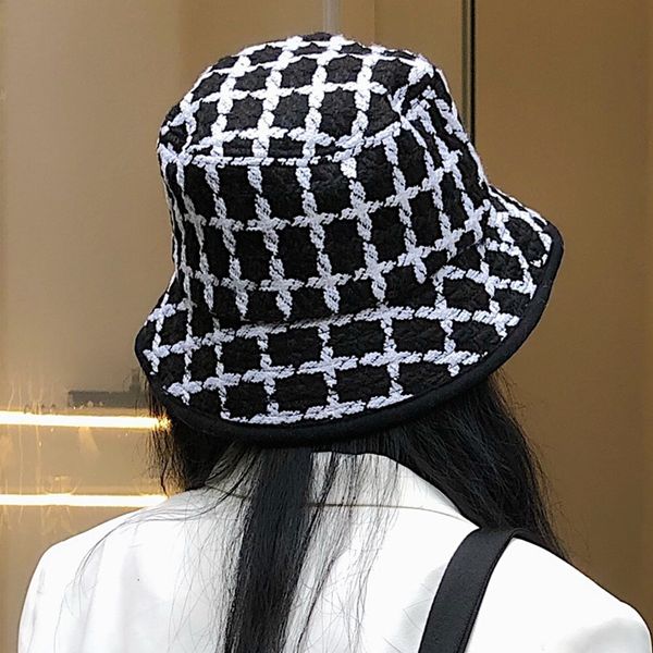 xiaoxiangfeng fisherman's hat women's black white checkered edging versatile fashion men's autumn and winter blended warm bas
xiaoxiangfeng fisherman's hat women's black white checkered edging versatile fashion men's autumn and winter blended warm bas