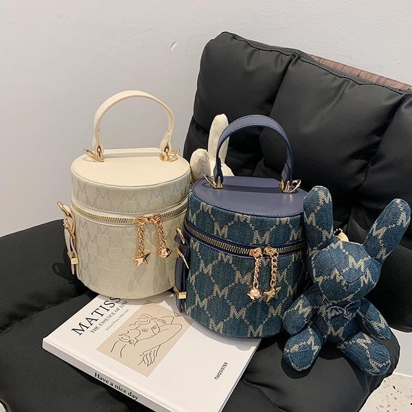 shoulder bags niche design bag women 2021 autumn fashion messenger handbag bucket width: 14cm
shoulder bags niche design bag women 2021 autumn fashion messenger handbag bucket width: 14cm