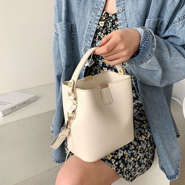 summer spring fresh lovely women's bucket simple and generous large capacity messenger handbag shoulder bag 
summer spring fresh lovely women's bucket simple and generous large capacity messenger handbag shoulder bag