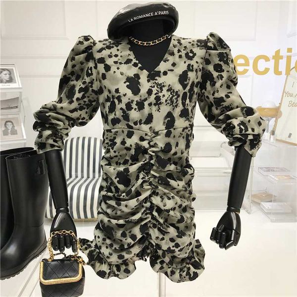 casual dresses niche design retro personality leopard fold dress 2021 autumn and winter temperament v-neck bubble sleeves slim, Black;gray
casual dresses niche design retro personality leopard fold dress 2021 autumn and winter temperament v-neck bubble sleeves slim, Black;gray