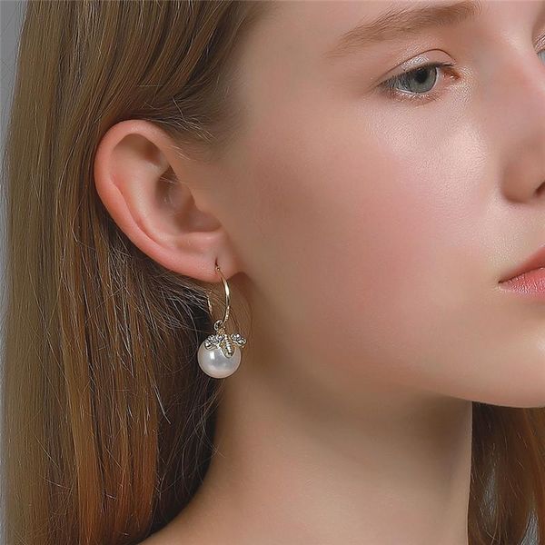 korean pearl bee c-shaped stud earrings women diamond animal ear drop business suit wear gold earring jewelry fashion accessories wholesale, Golden;silver
korean pearl bee c-shaped stud earrings women diamond animal ear drop business suit wear gold earring jewelry fashion accessories wholesale, Golden;silver