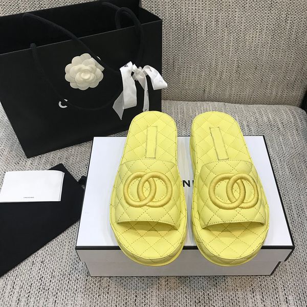 2021ss woman slippers fashion beach flat bottom slippers 5 colors platform lady sandals size 35-40 real leather, Black
2021ss woman slippers fashion beach flat bottom slippers 5 colors platform lady sandals size 35-40 real leather, Black