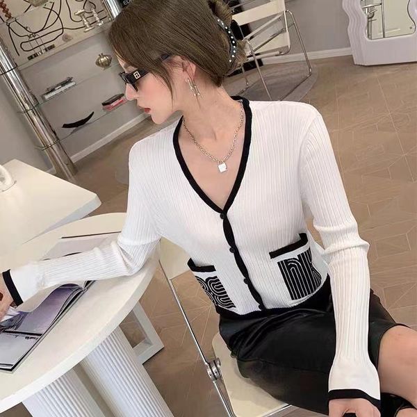 women's knits & tees 2021 early autumn v-neck contrast color thin two-color knitted cardigan, White
women's knits & tees 2021 early autumn v-neck contrast color thin two-color knitted cardigan, White